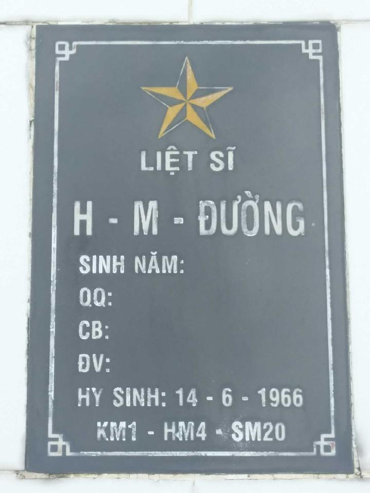 Ảnh mộ liệt sĩ H - M Đường