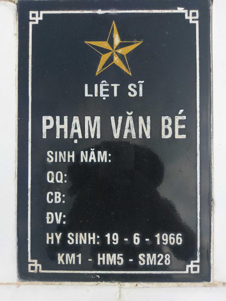 Ảnh mộ liệt sĩ Phạm Văn Bé