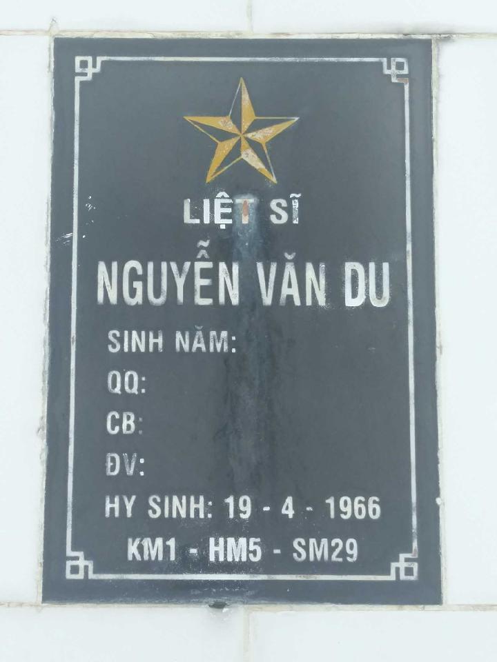 Ảnh mộ liệt sĩ Nguyễn Văn Du
