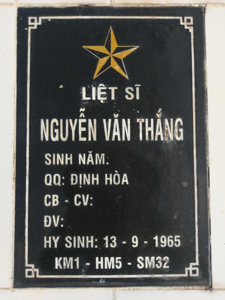 Ảnh mộ liệt sĩ Nguyễn Văn Thắng