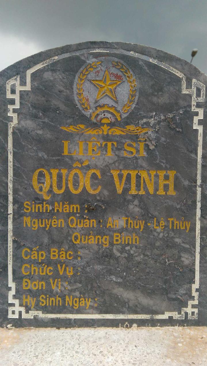 Ảnh mộ liệt sĩ Quốc Vinh
