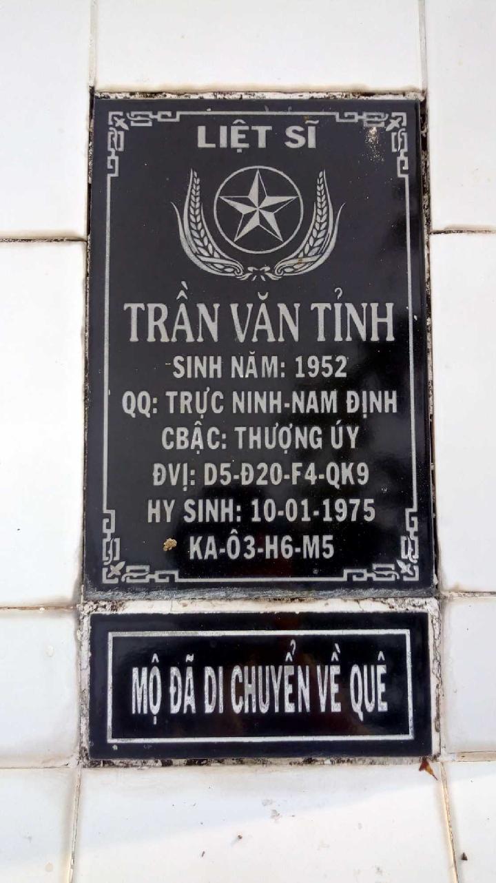 Ảnh mộ liệt sĩ Trần Văn Tỉnh