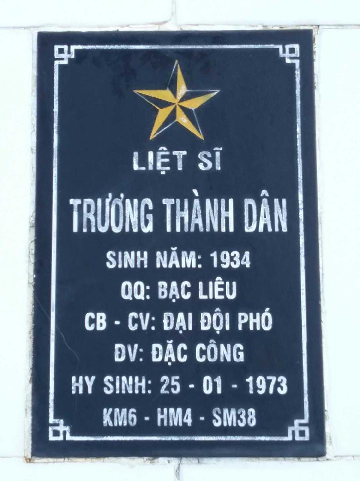 Ảnh mộ liệt sĩ Trương Thành Dân