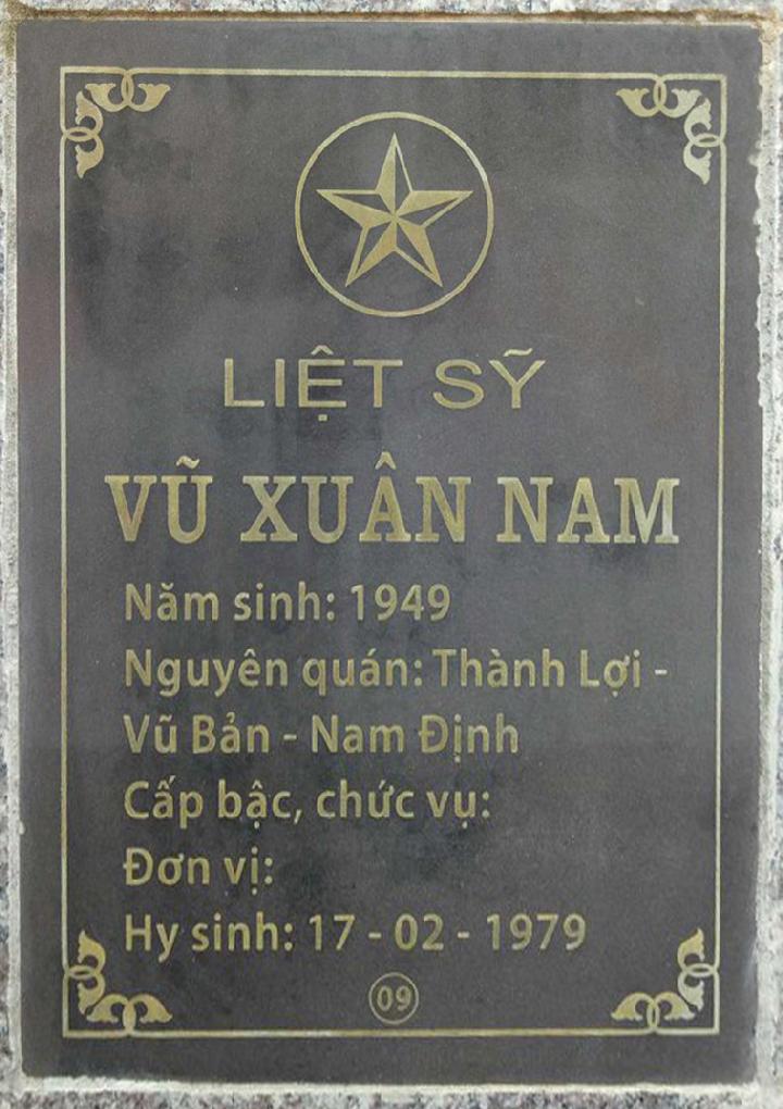 Ảnh mộ liệt sĩ Vũ Xuân Nam