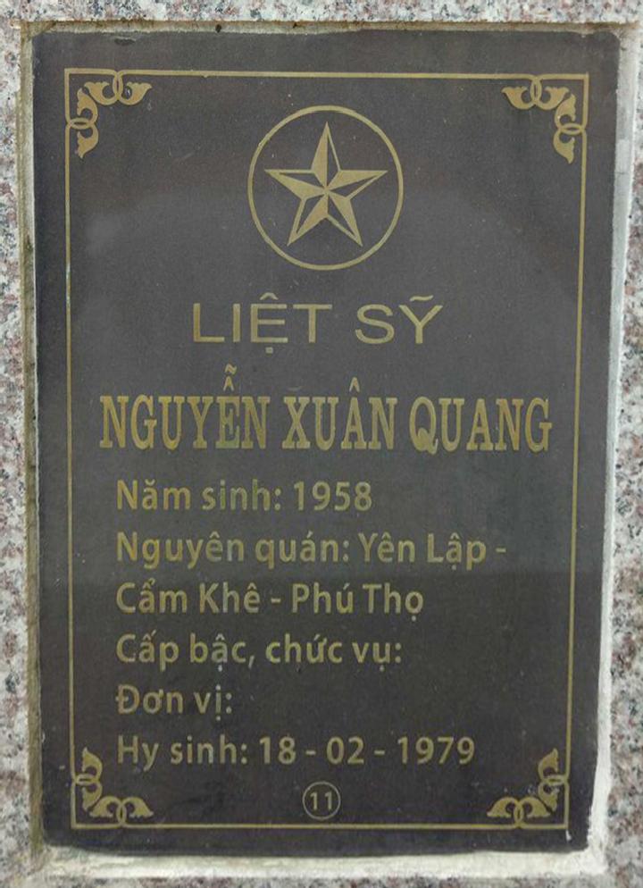 Ảnh mộ liệt sĩ Nguyễn Xuân Quang