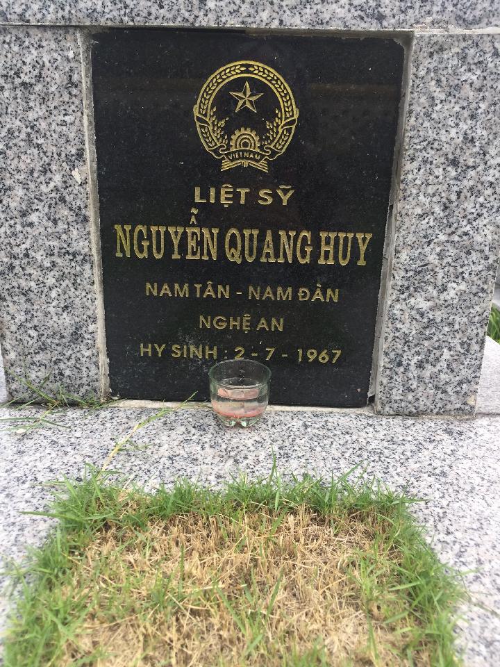 Ảnh mộ liệt sĩ NGUYỄN QUANG HUY
