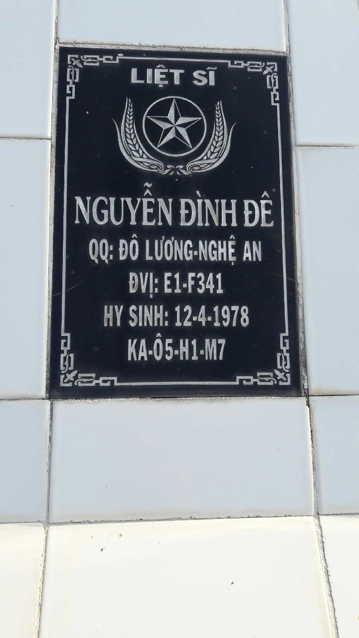 Ảnh mộ liệt sĩ Nguyễn Đình Đê