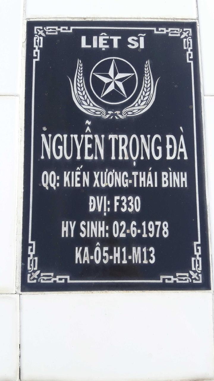 Ảnh mộ liệt sĩ Nguyễn Trọng Đà