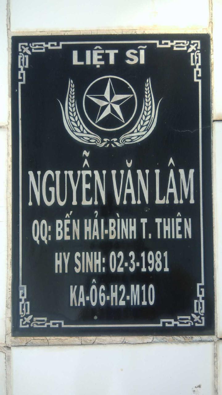 Ảnh mộ liệt sĩ Nguyễn Văn Lâm